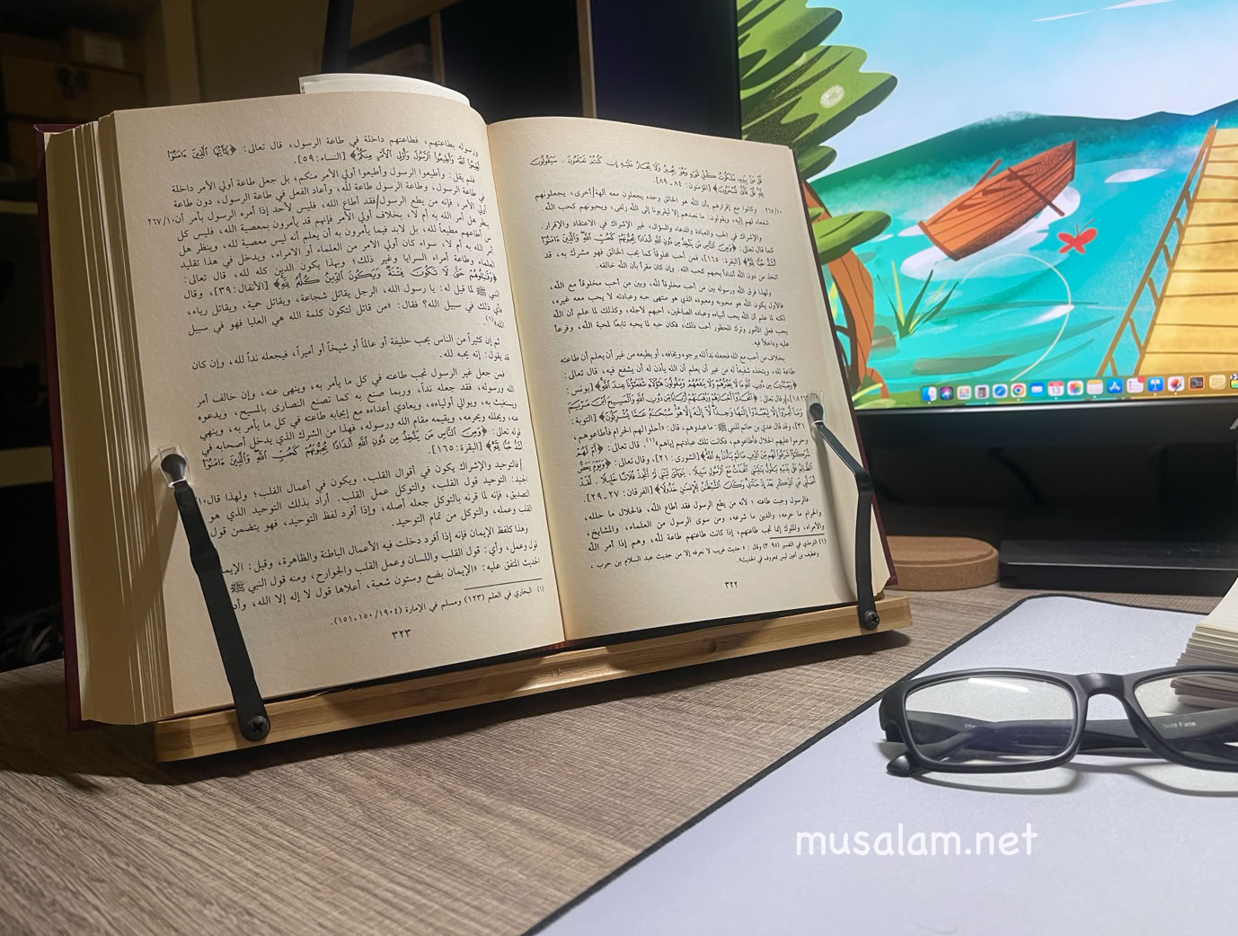 حامل أو ستاند كتب يساعد على القراة وتصفح الكتاب ويديك حرة